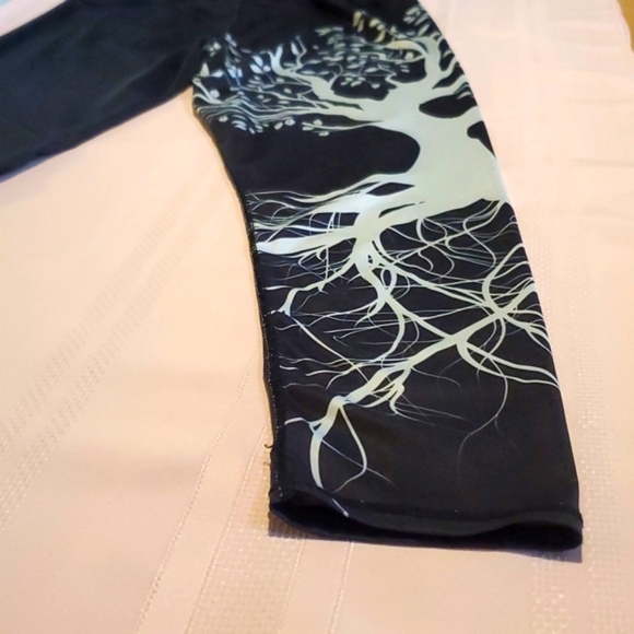 Black and white Lotus Legging yoga pants w branch tree design - Picture 10 of 11